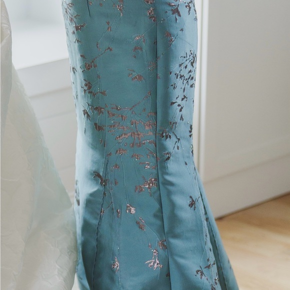 Beautiful custom Rene Ruiz gown Size 12 hemmed to 5’1”Worn once dry cleaned - Picture 3 of 6